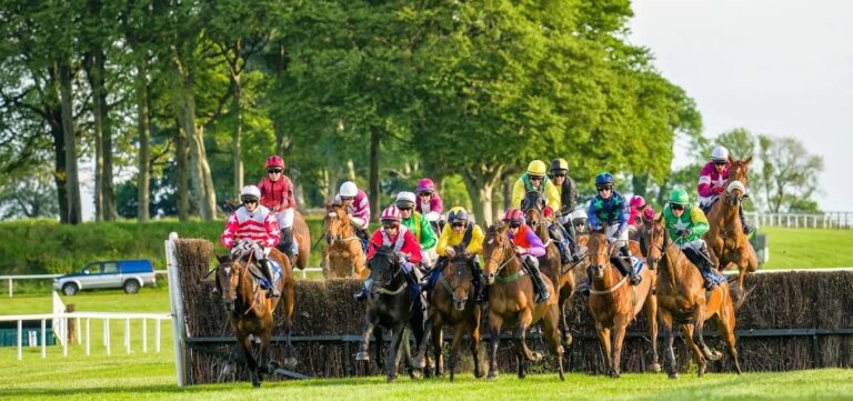 horse-Racing-Ballinrobe.jpg
