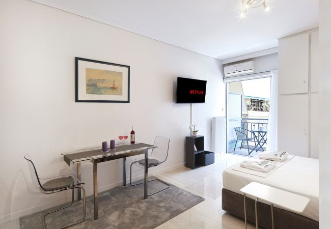 Studio in Athens - Bright Spacious Studio at a Strategic Location!  Studio in Athens - Bright Spacious Studio at a Strategic Location!