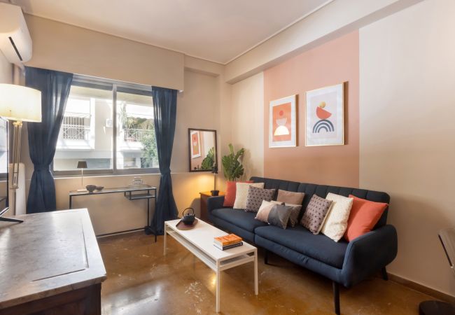 Apartment in Piraeus - Marina Zeas apartment by the sea 