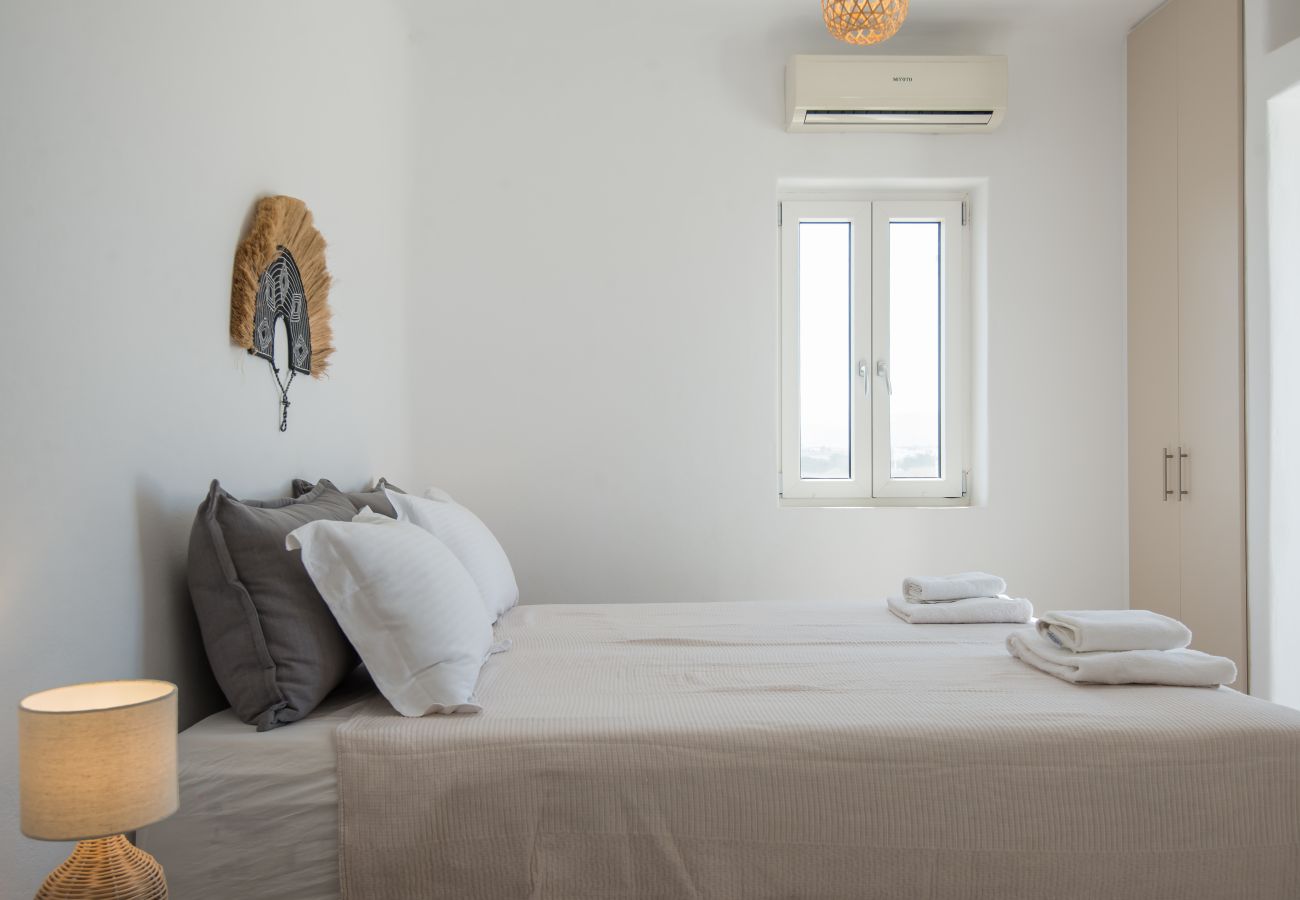 Villa in Xifara - Fabulous pool villa, steps from the beach 