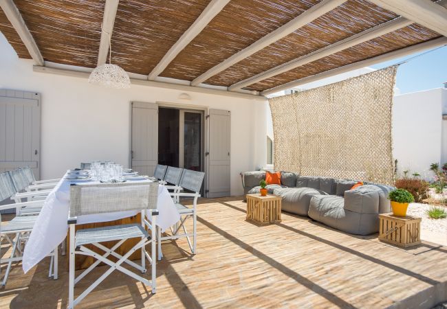 Villa in Xifara - Funky holiday villa with pool, next to the beach Villa in Xifara - Funky holiday villa with pool, next to the beach
