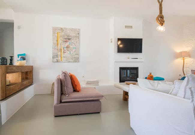 Villa in Xifara - Funky holiday villa with pool, next to the beach Villa in Xifara - Funky holiday villa with pool, next to the beach