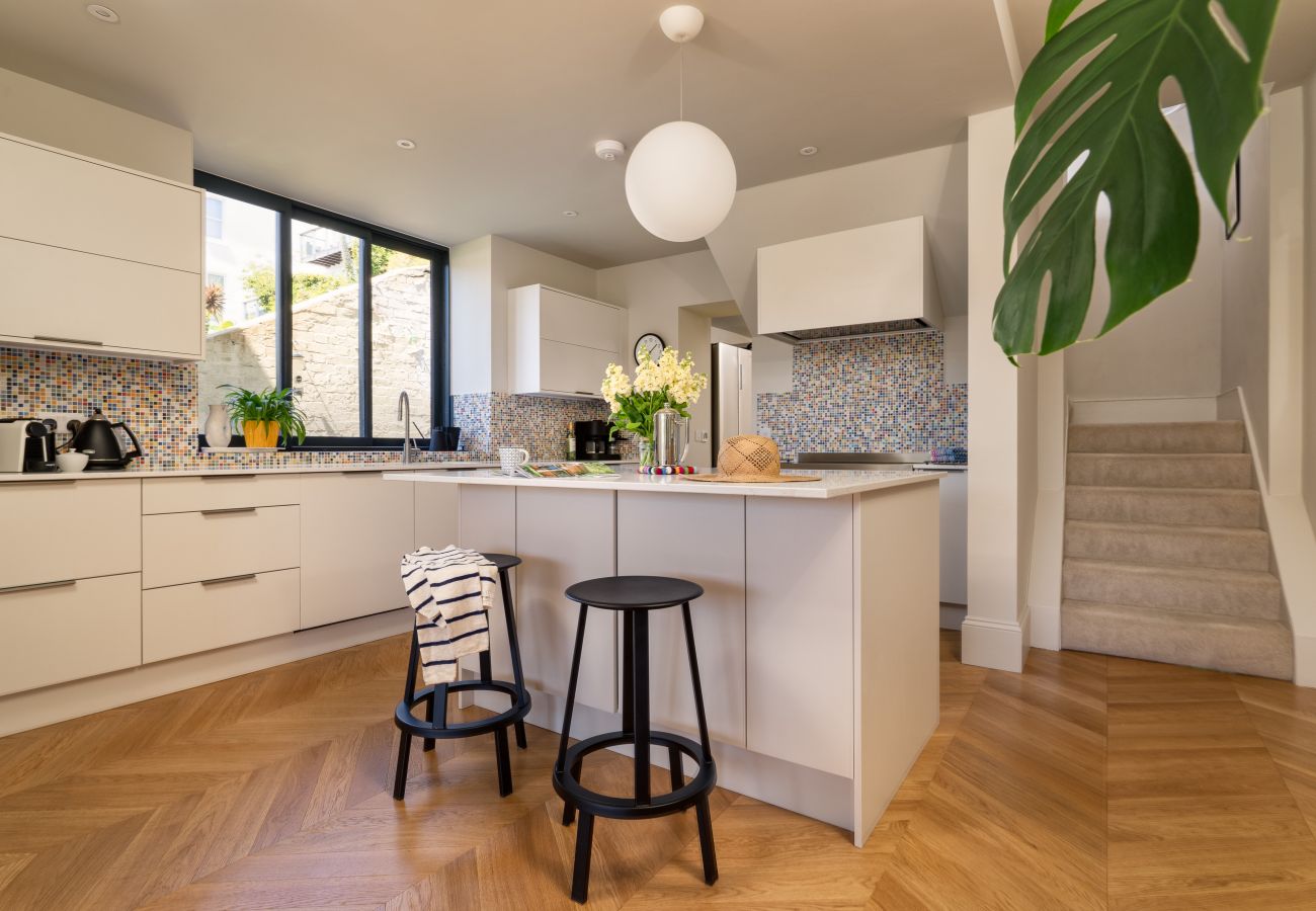 House in Kingswear - Two Guns - Stylish town house with stunning views