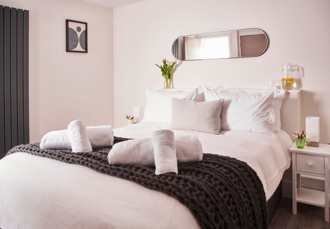 Apartment in Torquay - The Moorings - On Harbour with hot tub