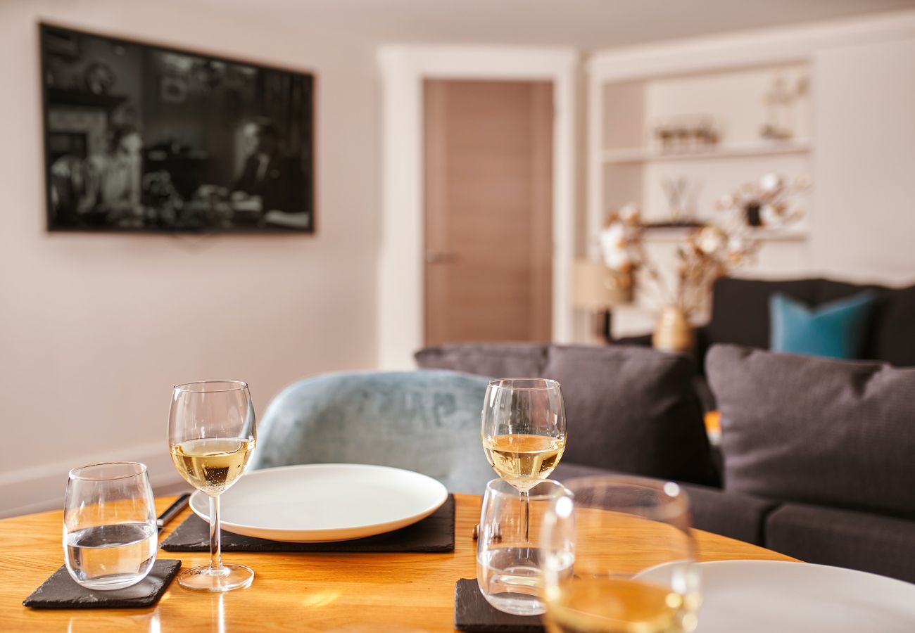 Apartment in Torquay - The Moorings - On Harbour with hot tub