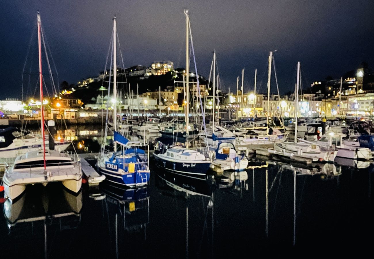 Apartment in Torquay - The Moorings - On Harbour with hot tub