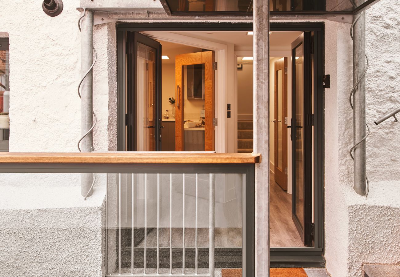 Apartment in Torquay - The Moorings - On Harbour with hot tub