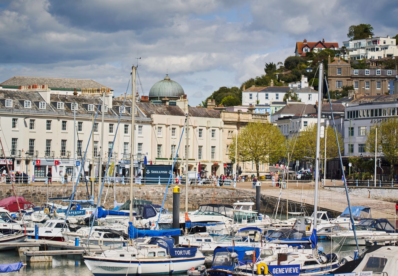 Apartment in Torquay - The Moorings - On Harbour with hot tub
