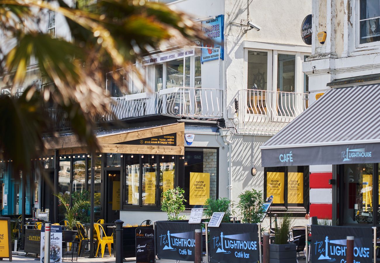 Apartment in Torquay - The Moorings - On Harbour with hot tub
