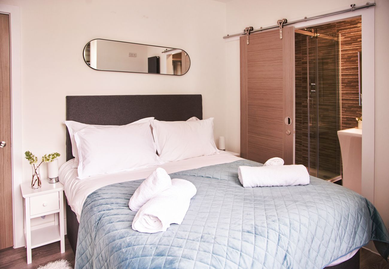 Apartment in Torquay - Harbour Breeze - on Harbour with hot tub