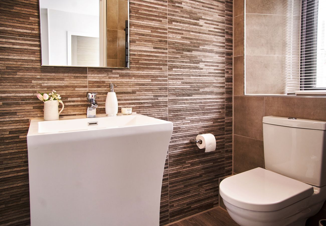 Apartment in Torquay - Harbour Breeze - on Harbour with hot tub