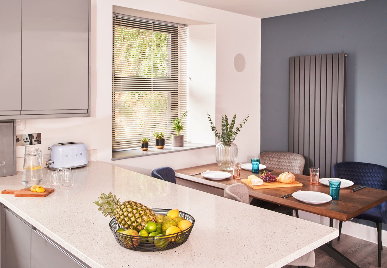 Apartment in Torquay - Harbour Breeze - on Harbour with hot tub