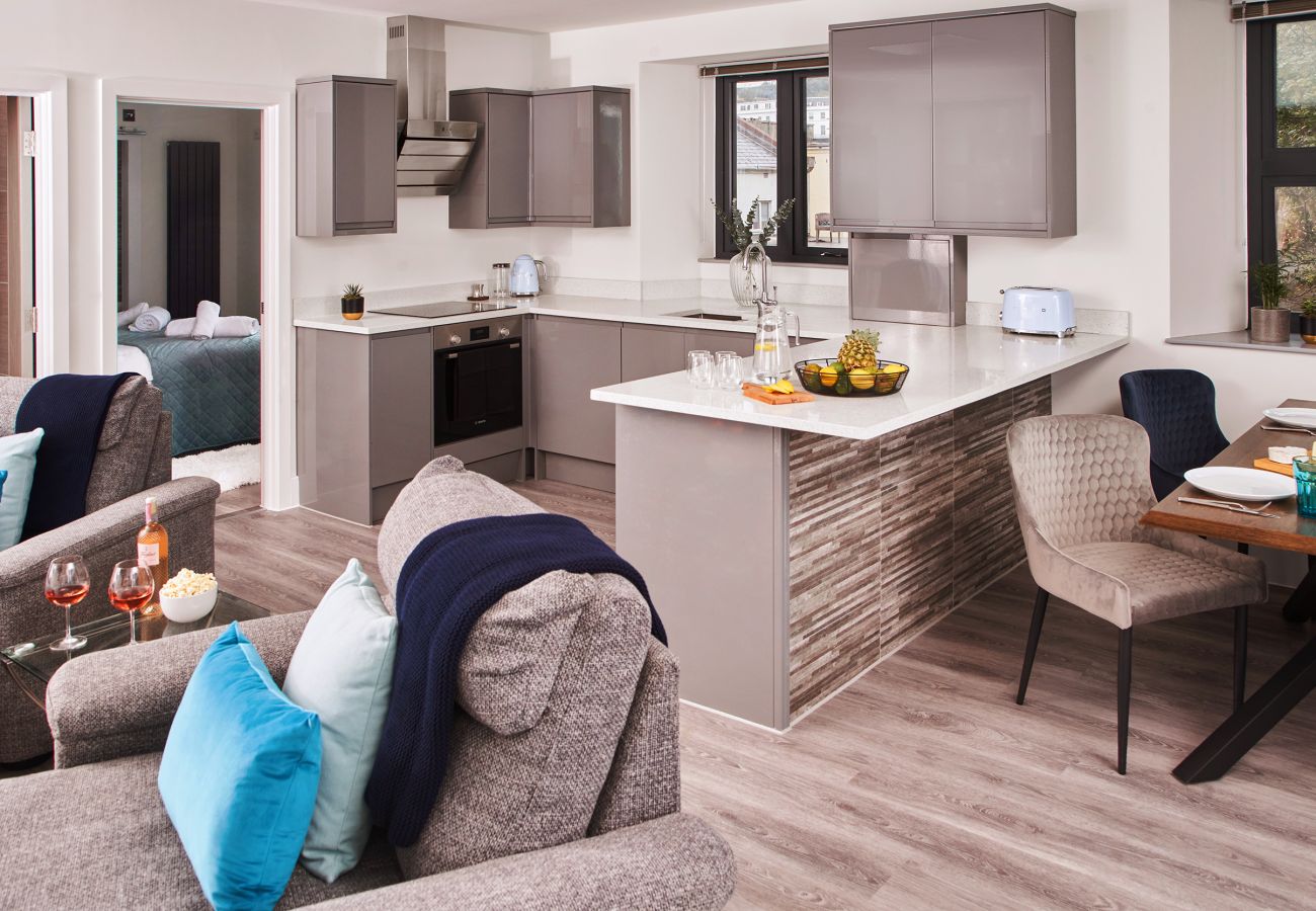 Apartment in Torquay - Harbour Breeze - on Harbour with hot tub