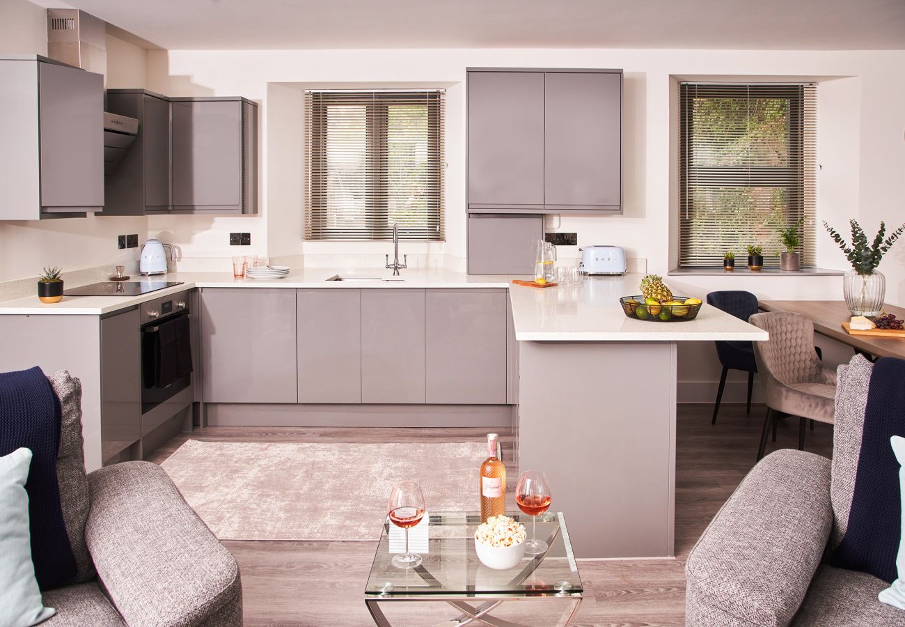 Apartment in Torquay - Harbour Breeze - on Harbour with hot tub