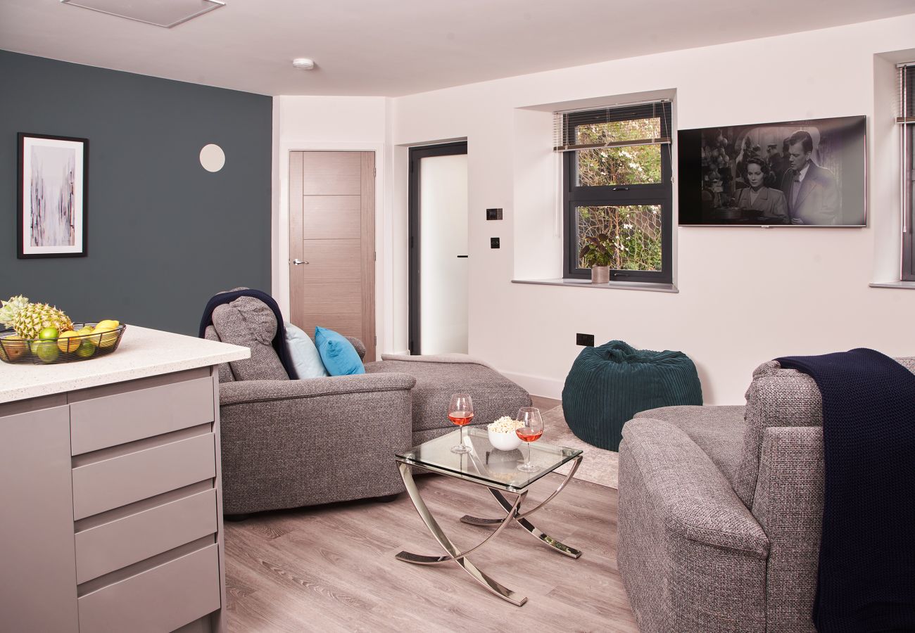 Apartment in Torquay - Harbour Breeze - on Harbour with hot tub