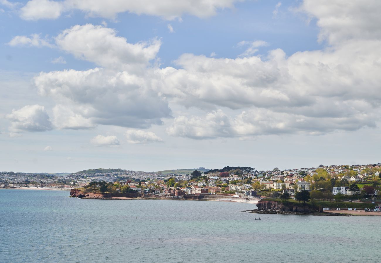 Apartment in Torquay - Harbour Breeze - on Harbour with hot tub