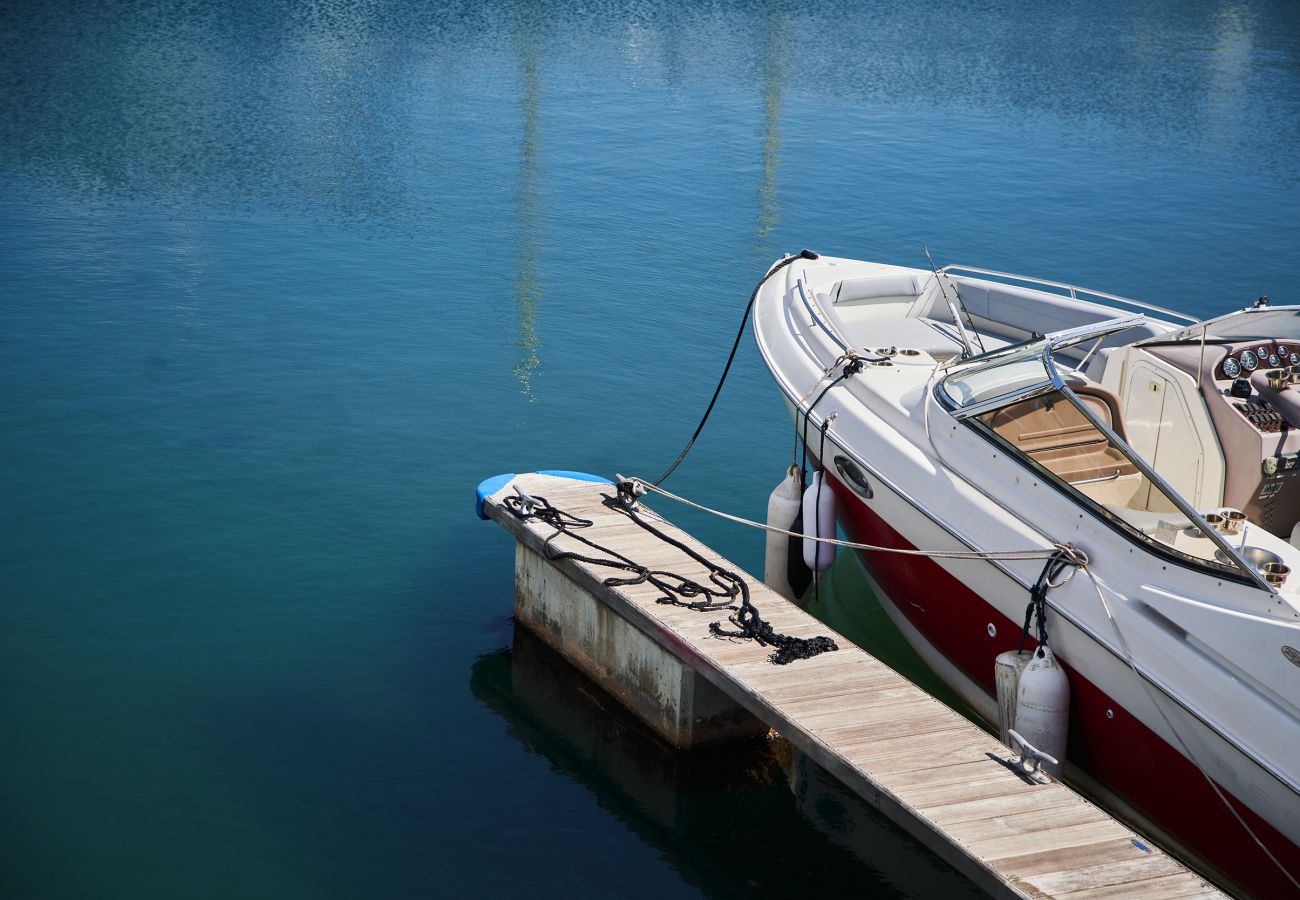 Apartment in Torquay - Harbour Breeze - on Harbour with hot tub