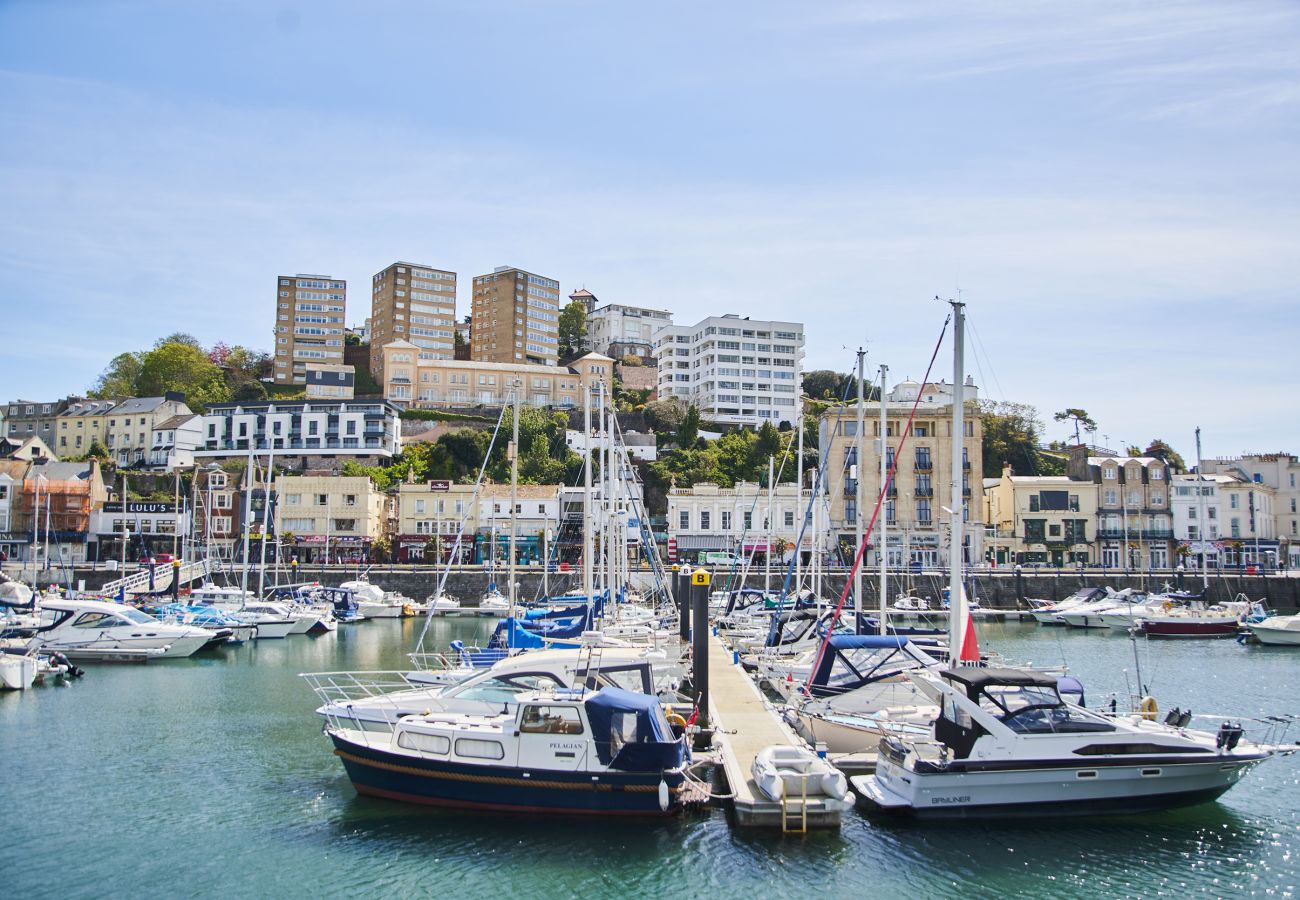 Apartment in Torquay - Harbour Breeze - on Harbour with hot tub