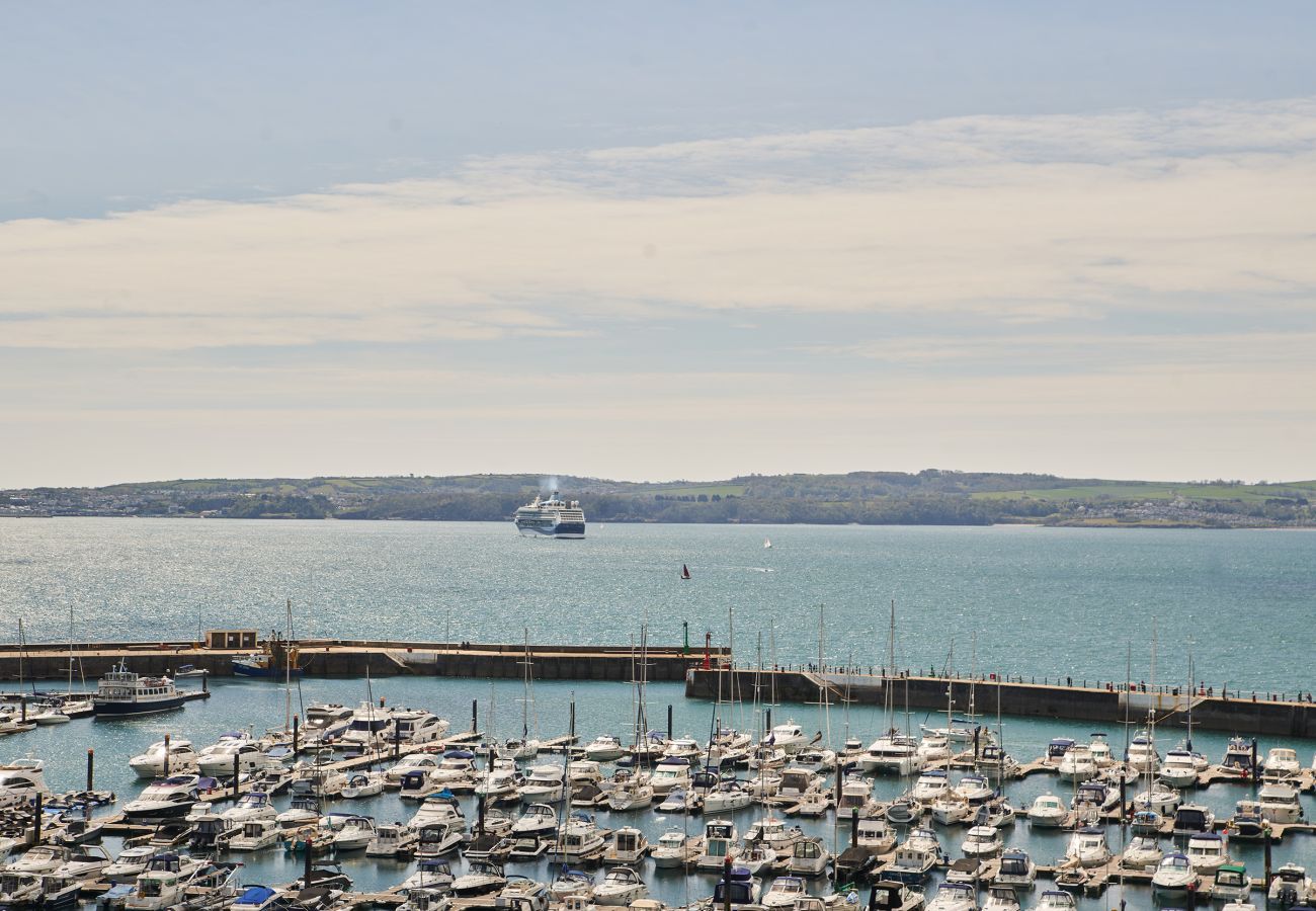 Apartment in Torquay - Harbour Breeze - on Harbour with hot tub