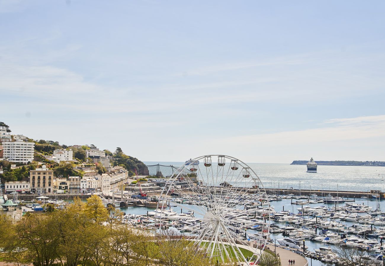 Apartment in Torquay - Harbour Breeze - on Harbour with hot tub