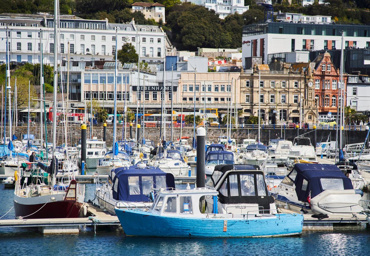 Apartment in Torquay - Harbour Breeze - on Harbour with hot tub