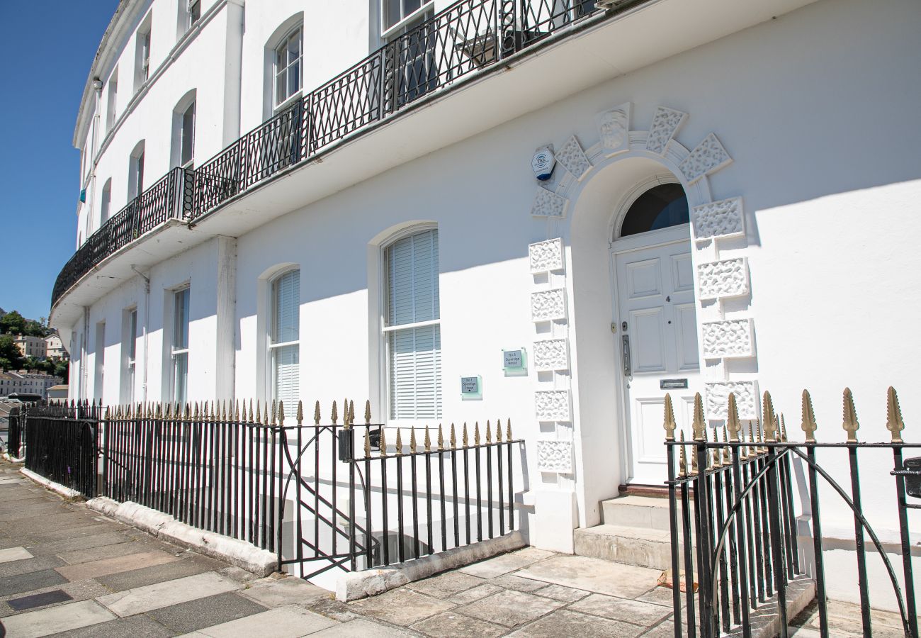 Apartment in Torquay - Sovereign House - Chic and near Harbour, parking