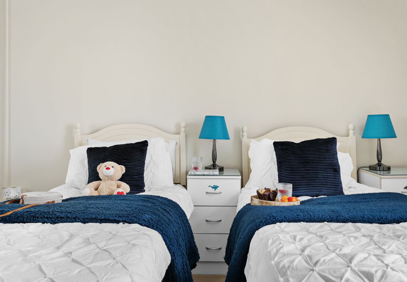Apartment in Torquay - Sovereign House - Chic and near Harbour, parking