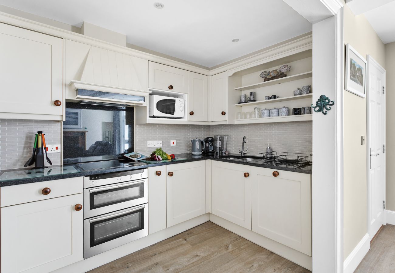 Apartment in Torquay - Sovereign House - Chic and near Harbour, parking