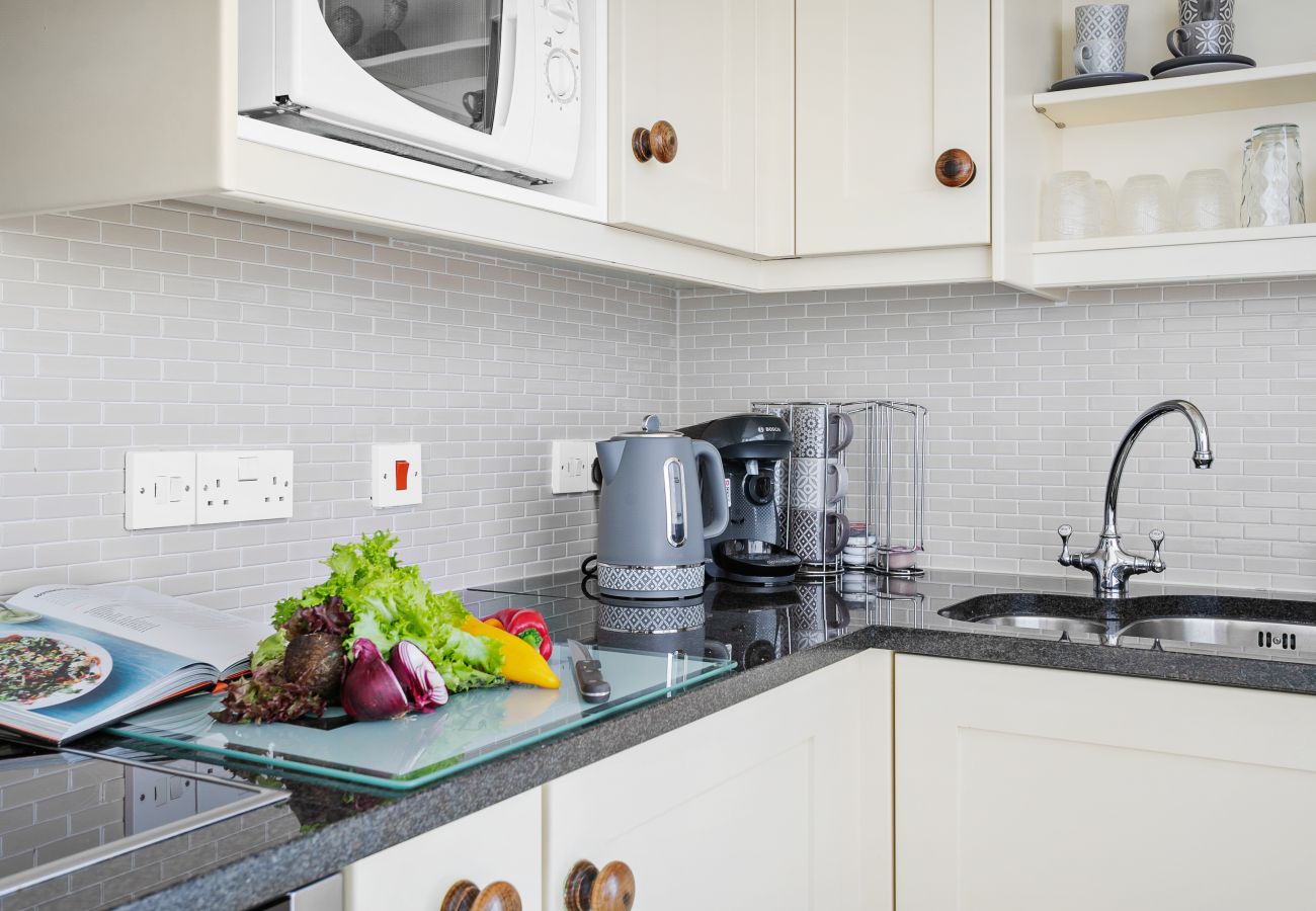 Apartment in Torquay - Sovereign House - Chic and near Harbour, parking