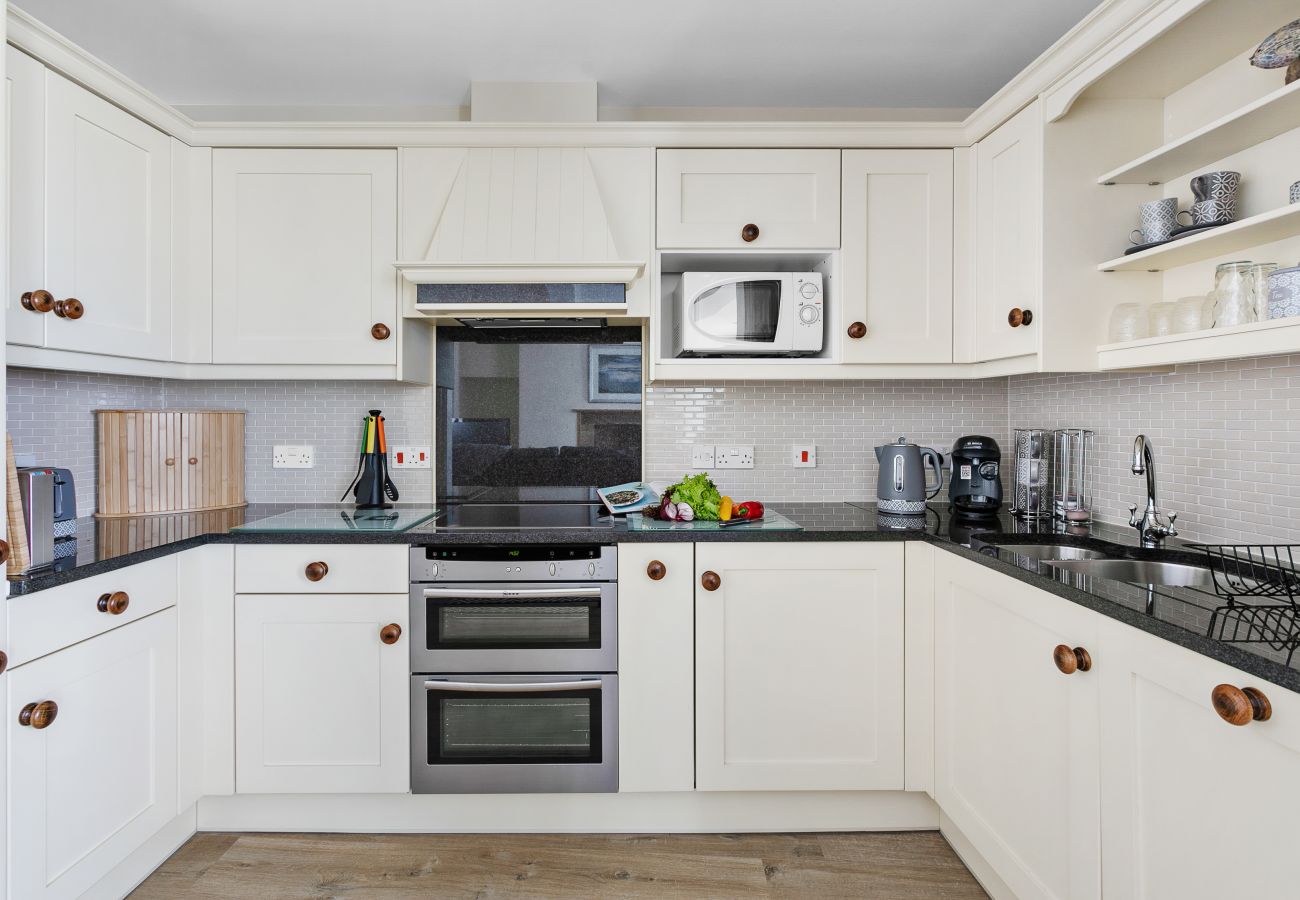 Apartment in Torquay - Sovereign House - Chic and near Harbour, parking
