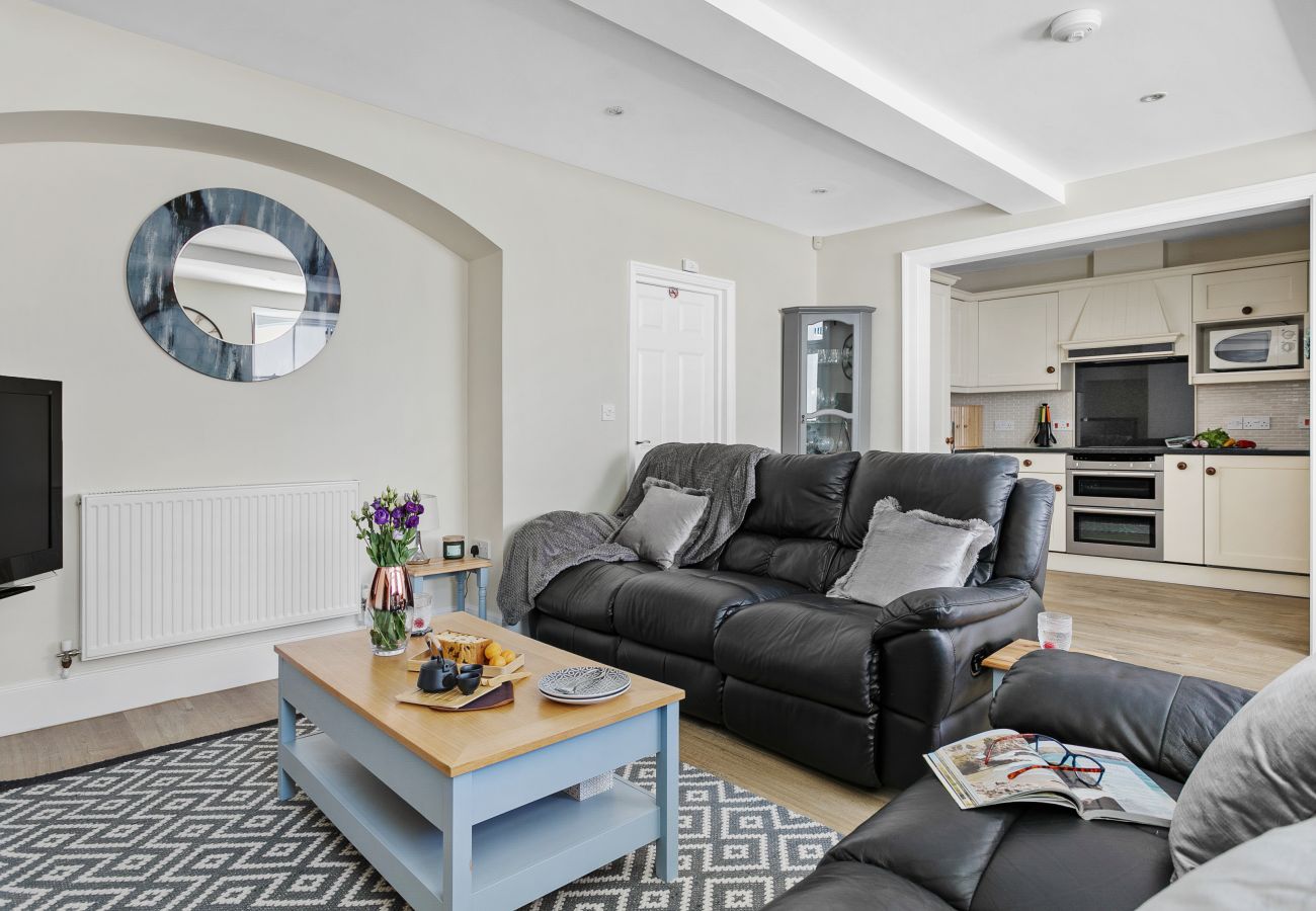 Apartment in Torquay - Sovereign House - Chic and near Harbour, parking