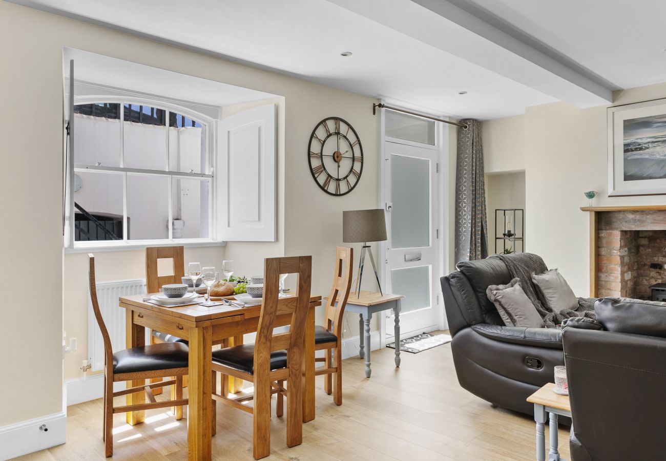 Apartment in Torquay - Sovereign House - Chic and near Harbour, parking