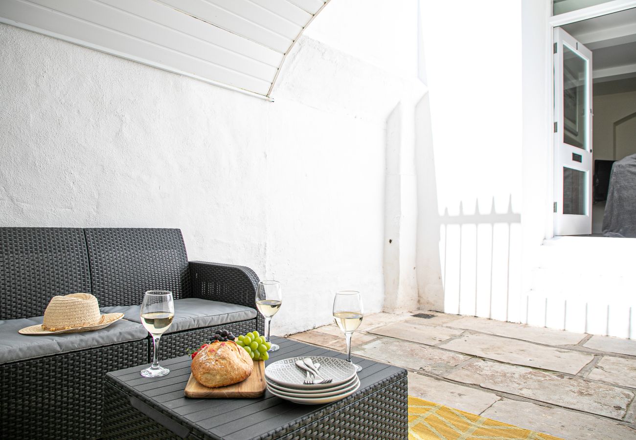 Apartment in Torquay - Sovereign House - Chic and near Harbour, parking