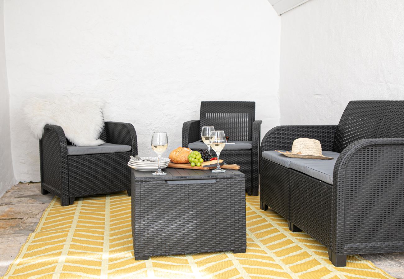 Apartment in Torquay - Sovereign House - Chic and near Harbour, parking