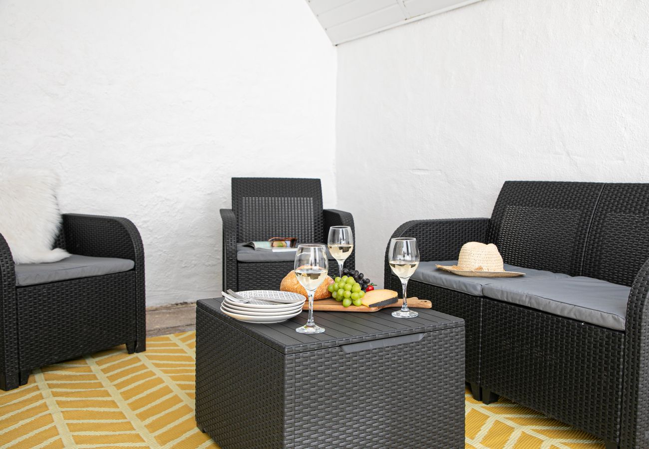 Apartment in Torquay - Sovereign House - Chic and near Harbour, parking