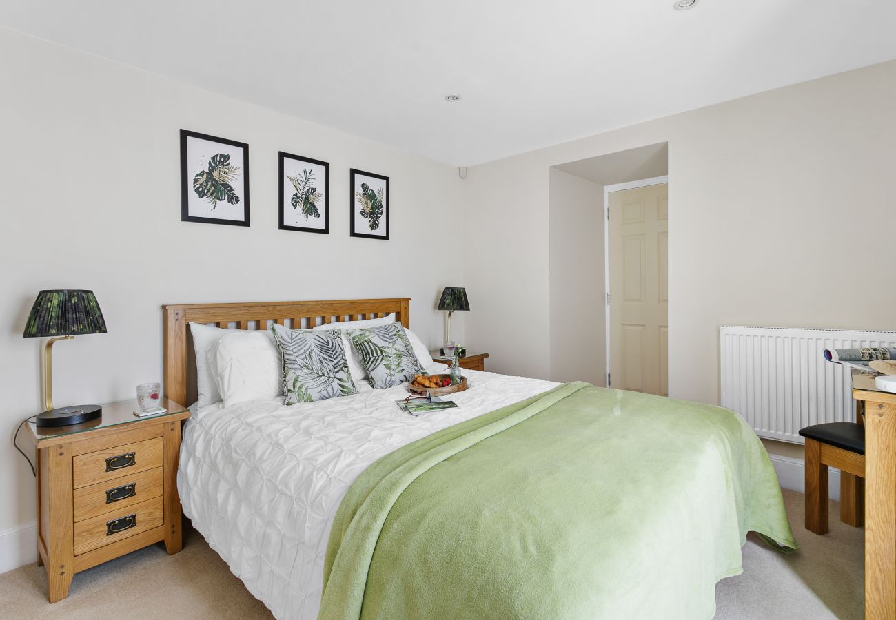Apartment in Torquay - Sovereign House - Chic and near Harbour, parking
