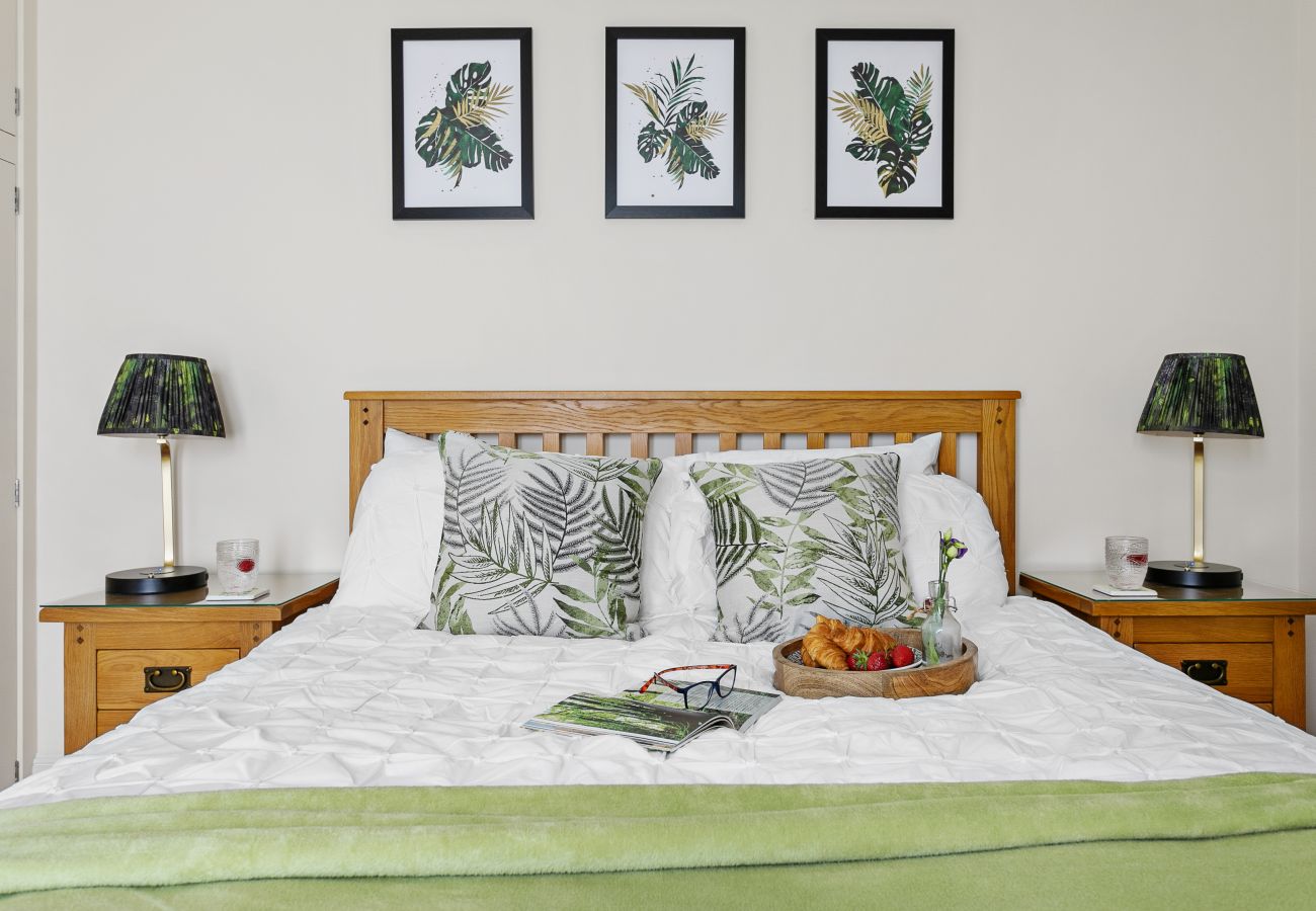 Apartment in Torquay - Sovereign House - Chic and near Harbour, parking