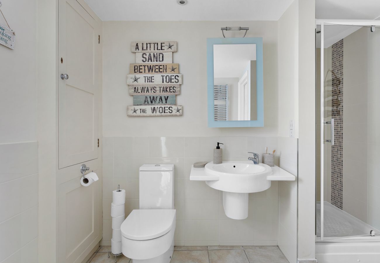 Apartment in Torquay - Sovereign House - Chic and near Harbour, parking