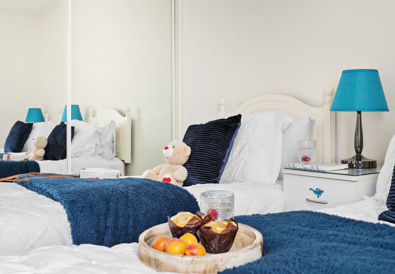 Apartment in Torquay - Sovereign House - Chic and near Harbour, parking