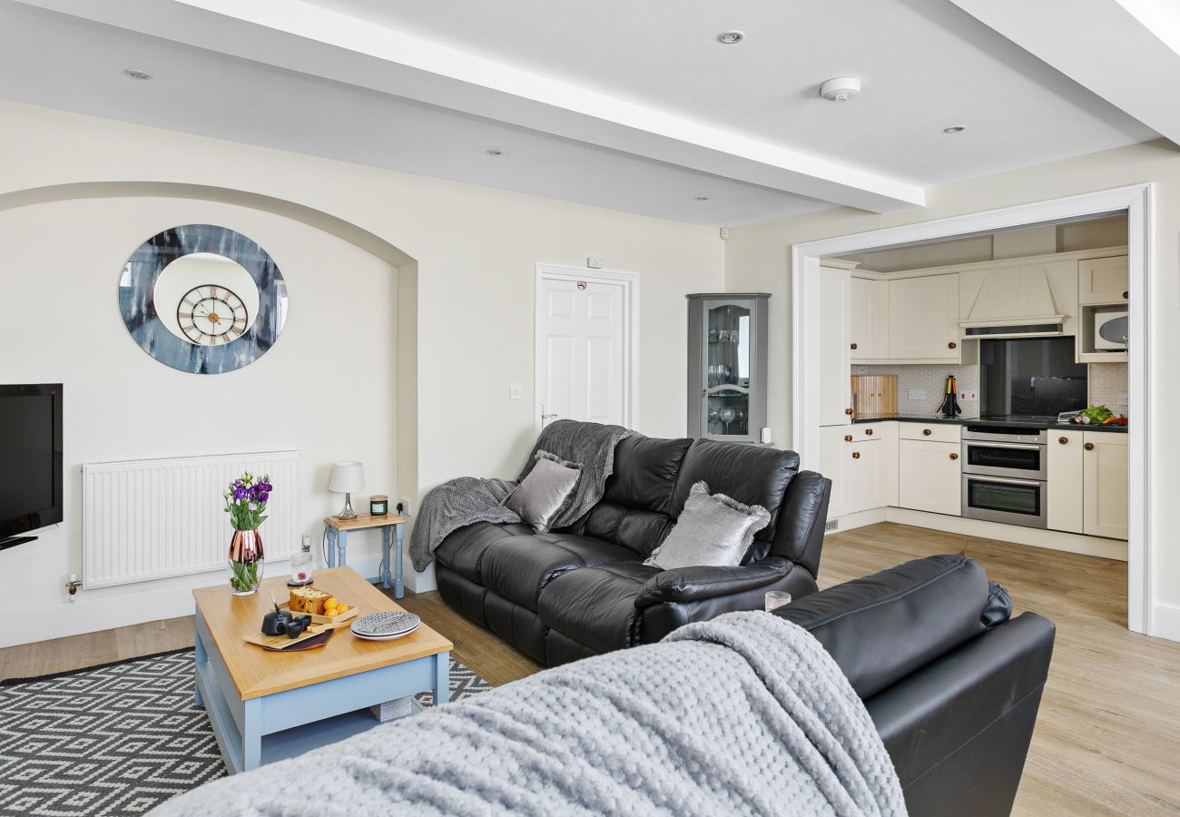 Apartment in Torquay - Sovereign House - Chic and near Harbour, parking