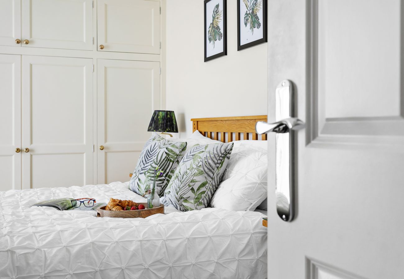 Apartment in Torquay - Sovereign House - Chic and near Harbour, parking