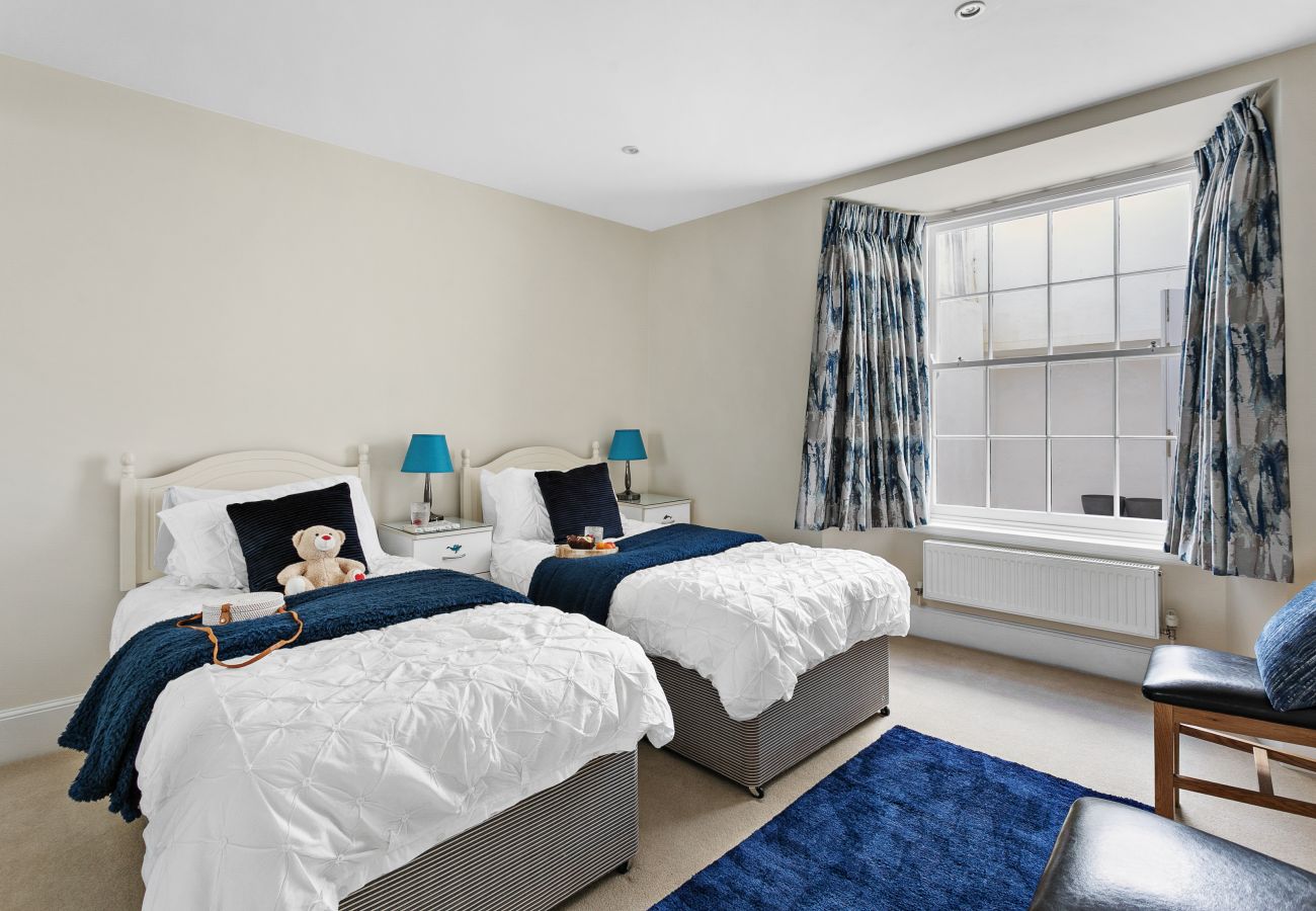 Apartment in Torquay - Sovereign House - Chic and near Harbour, parking