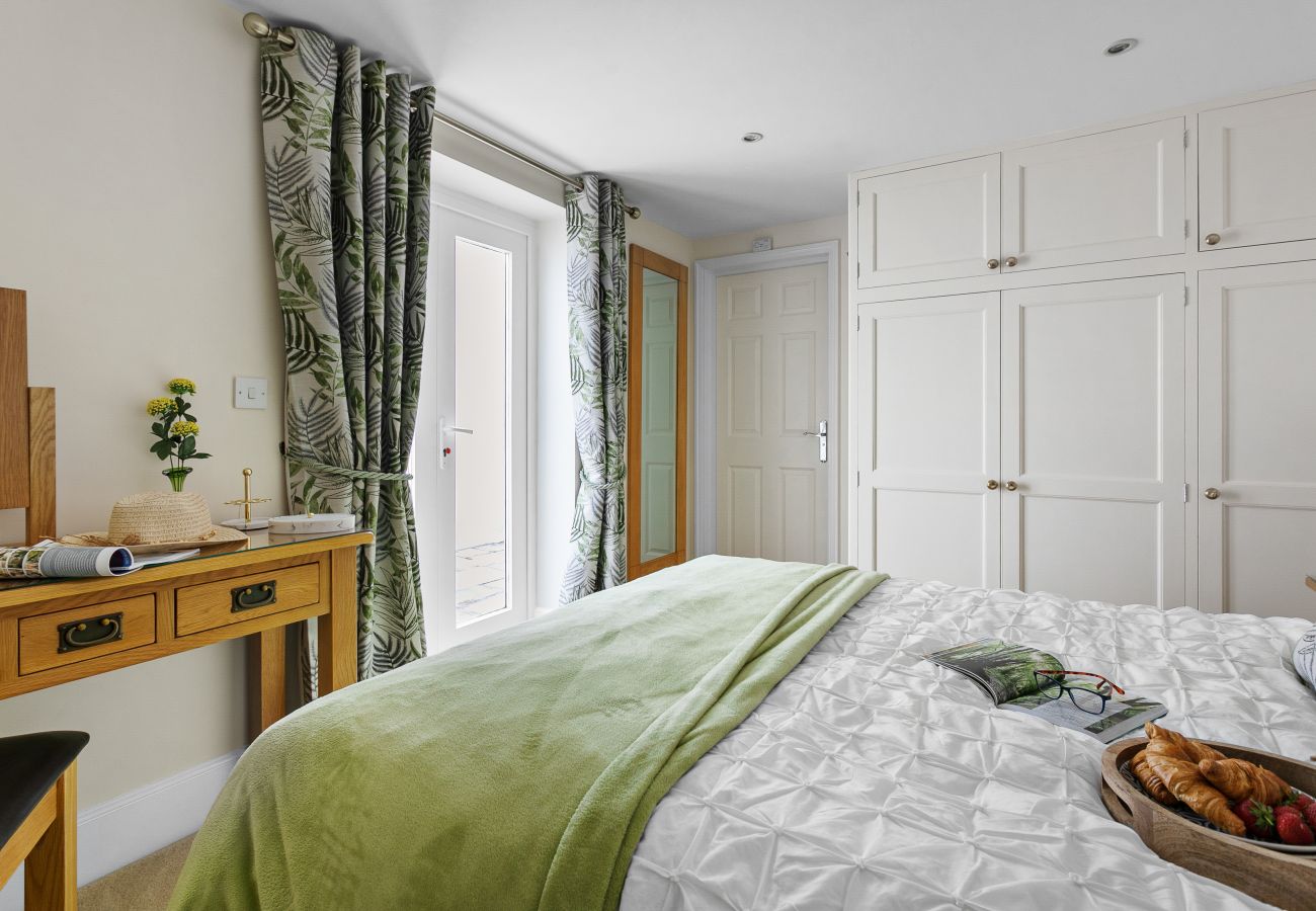 Apartment in Torquay - Sovereign House - Chic and near Harbour, parking