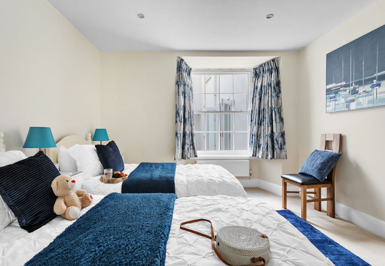 Apartment in Torquay - Sovereign House - Chic and near Harbour, parking