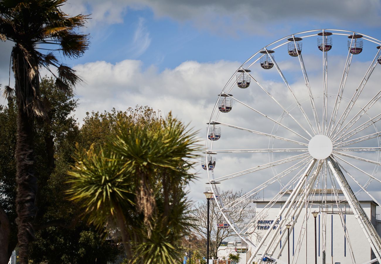 Apartment in Torquay - Sovereign House - Chic and near Harbour, parking