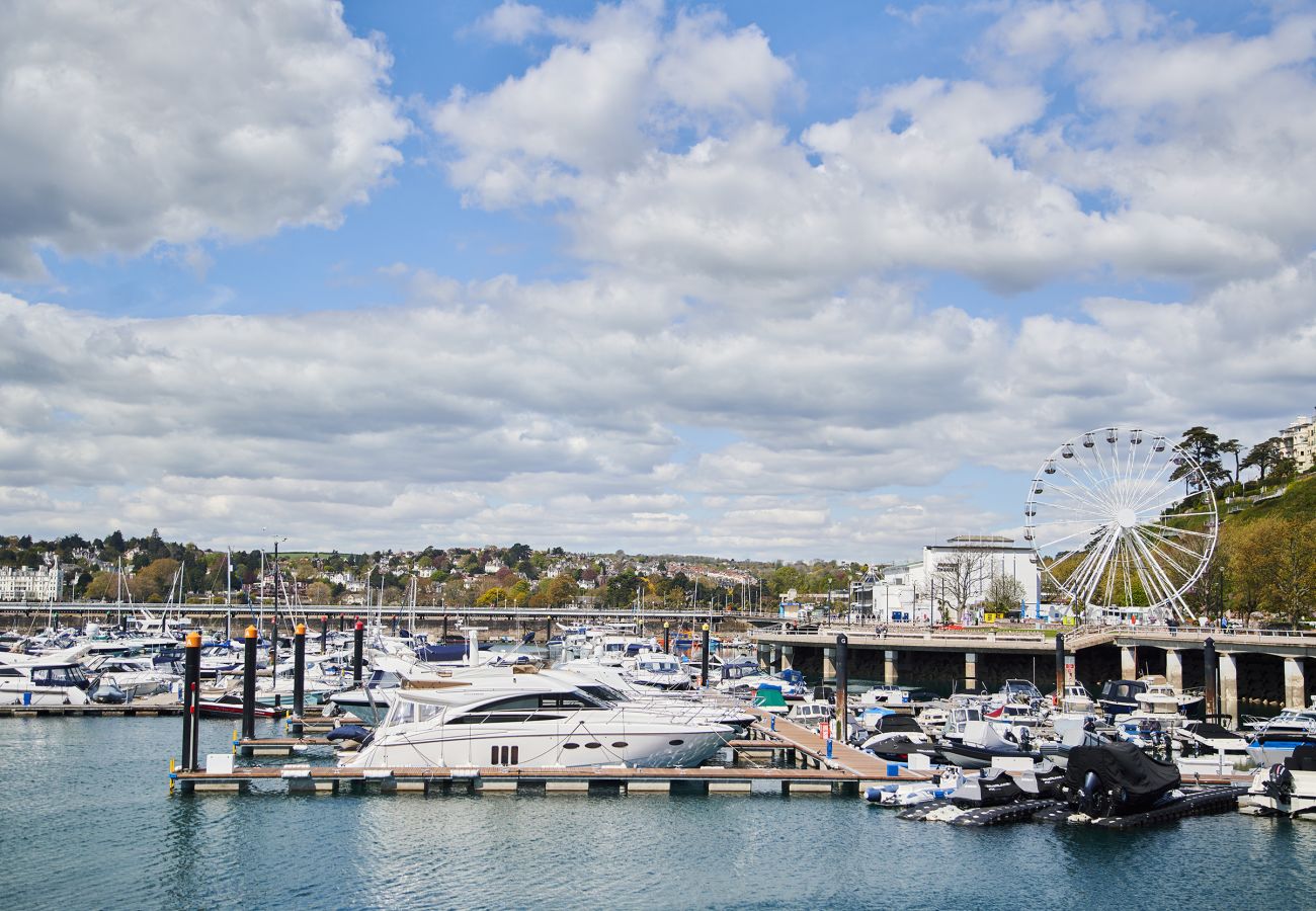 Apartment in Torquay - Sovereign House - Chic and near Harbour, parking