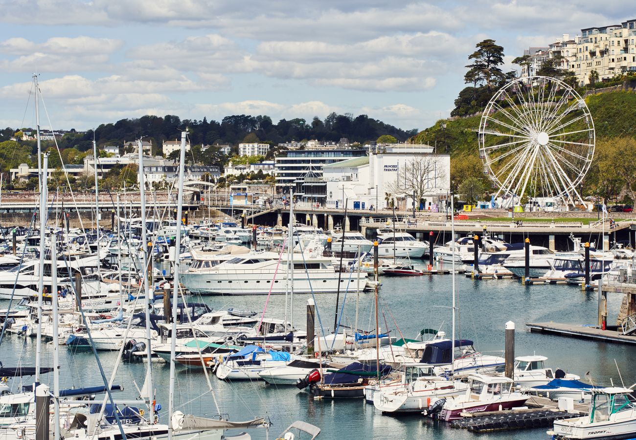 Apartment in Torquay - Sovereign House - Chic and near Harbour, parking