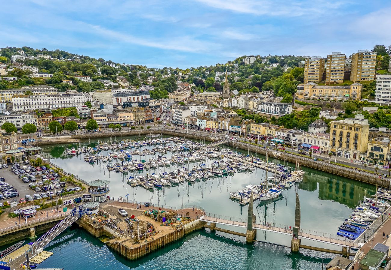 Apartment in Torquay - Sovereign House - Chic and near Harbour, parking