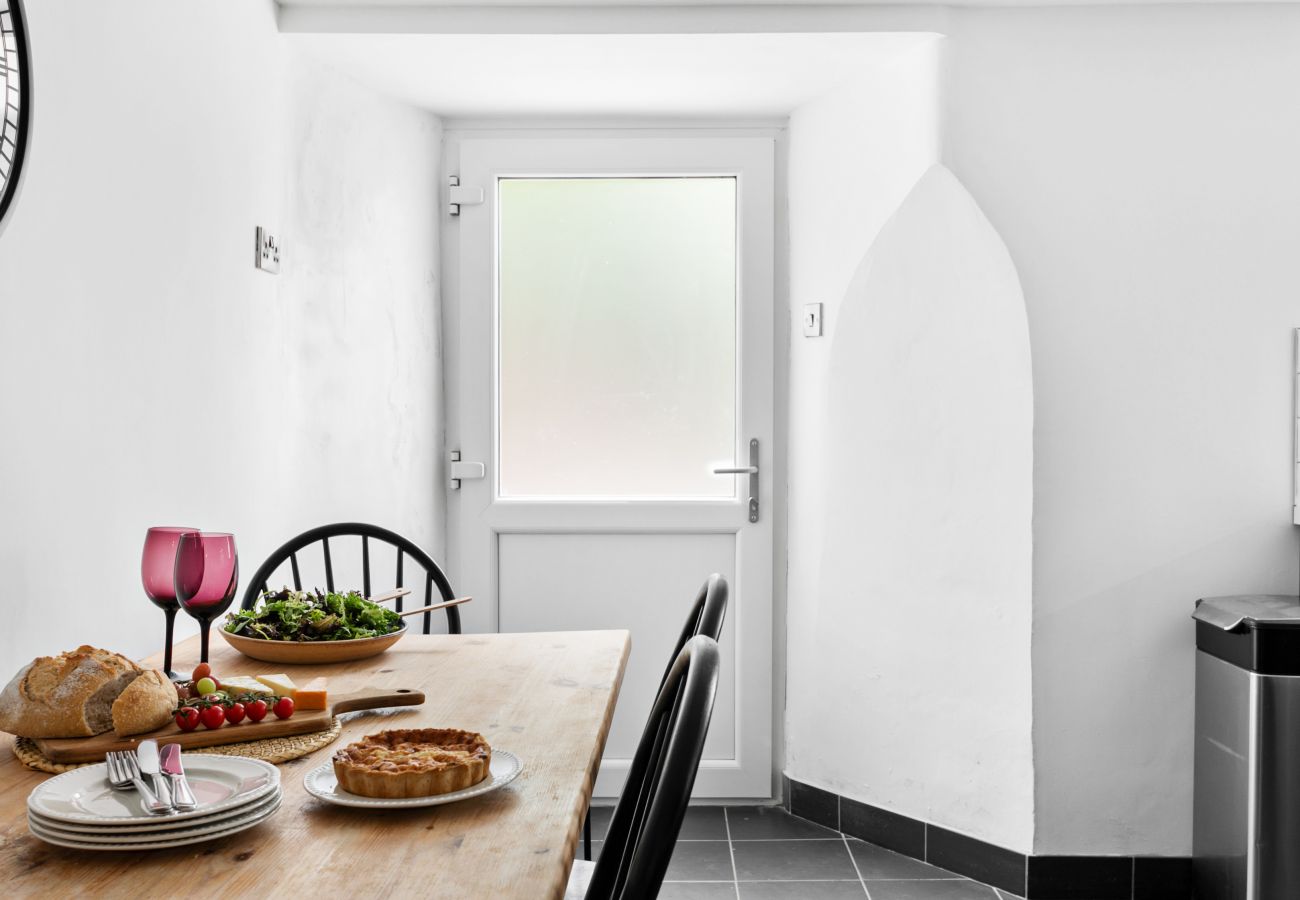 Apartment in Teignmouth - Coombe Bank - Seaboard spirit, contemporary chic