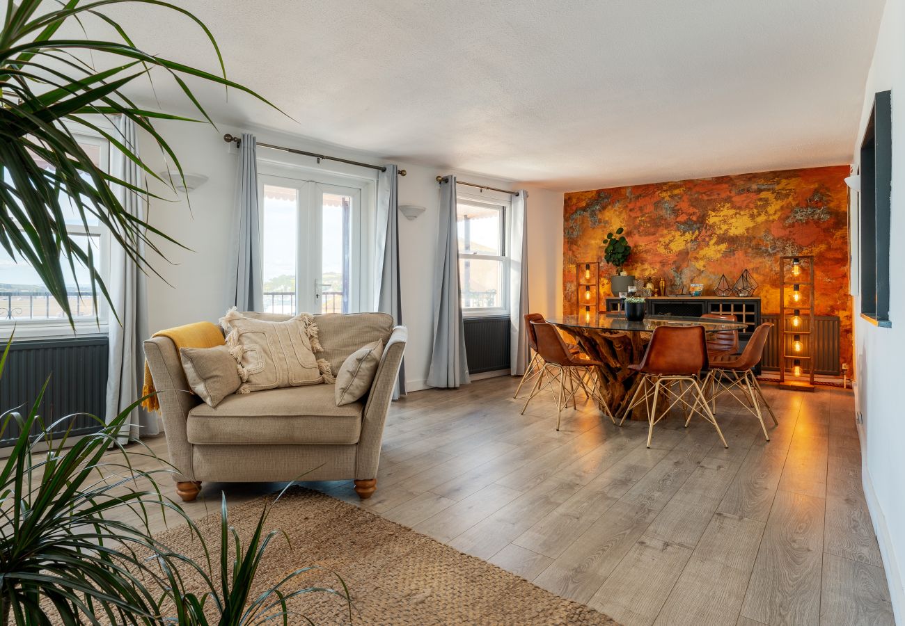 Apartment in Teignmouth - The Crab Shack - directly on beach, private balconies